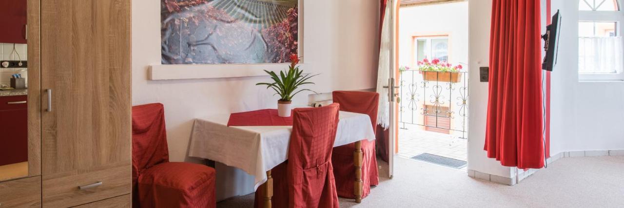 Weinschloesschen Im Weingut Roos Hotel Ilbesheim Kültér fotó